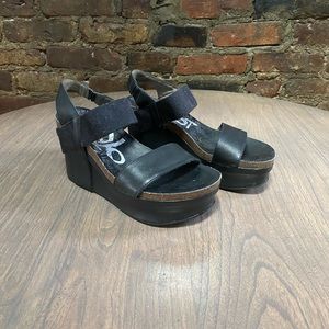 Black platform sandals